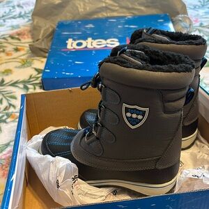 Brand new snow boots for kids